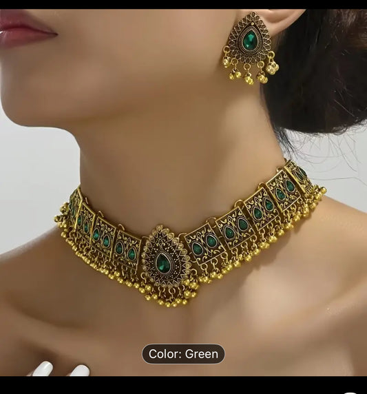 Elegant Vintage-Inspired Jewelry Set with Rhinestone Teardrop Pendant - Golden-Tone Zinc Alloy Necklace and Earrings for Weddings, Parties, and Special Occasions, Accessory|Vintage Elegance|Goldtone Finis